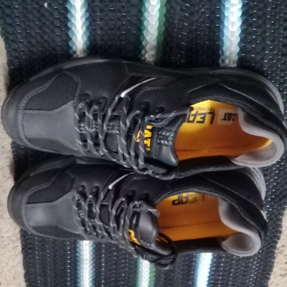 Caterpillar Steel toe work shoes - Picture 2 of 3